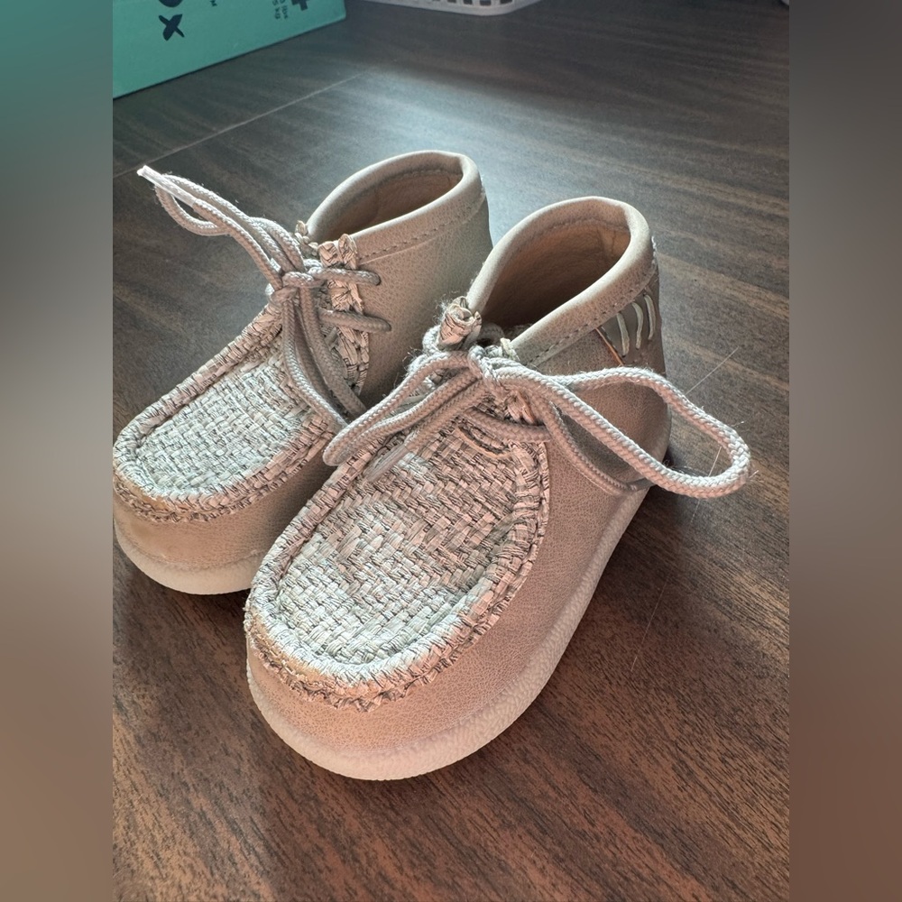 Kids Light Grey Shoes size 130